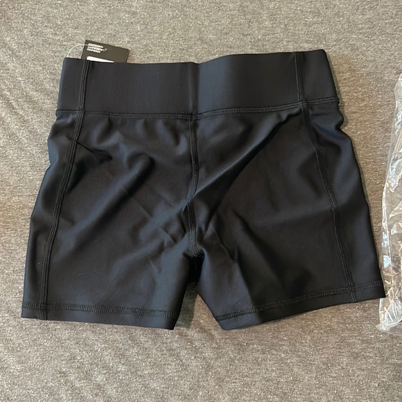 NWT under Armour spandex - Picture 2 of 2